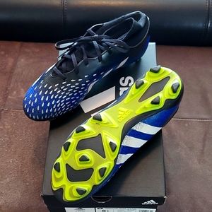 ADIDAS Predator cleats, like new w/box! Mens size 8 1/2. Black w/blue lime sole.